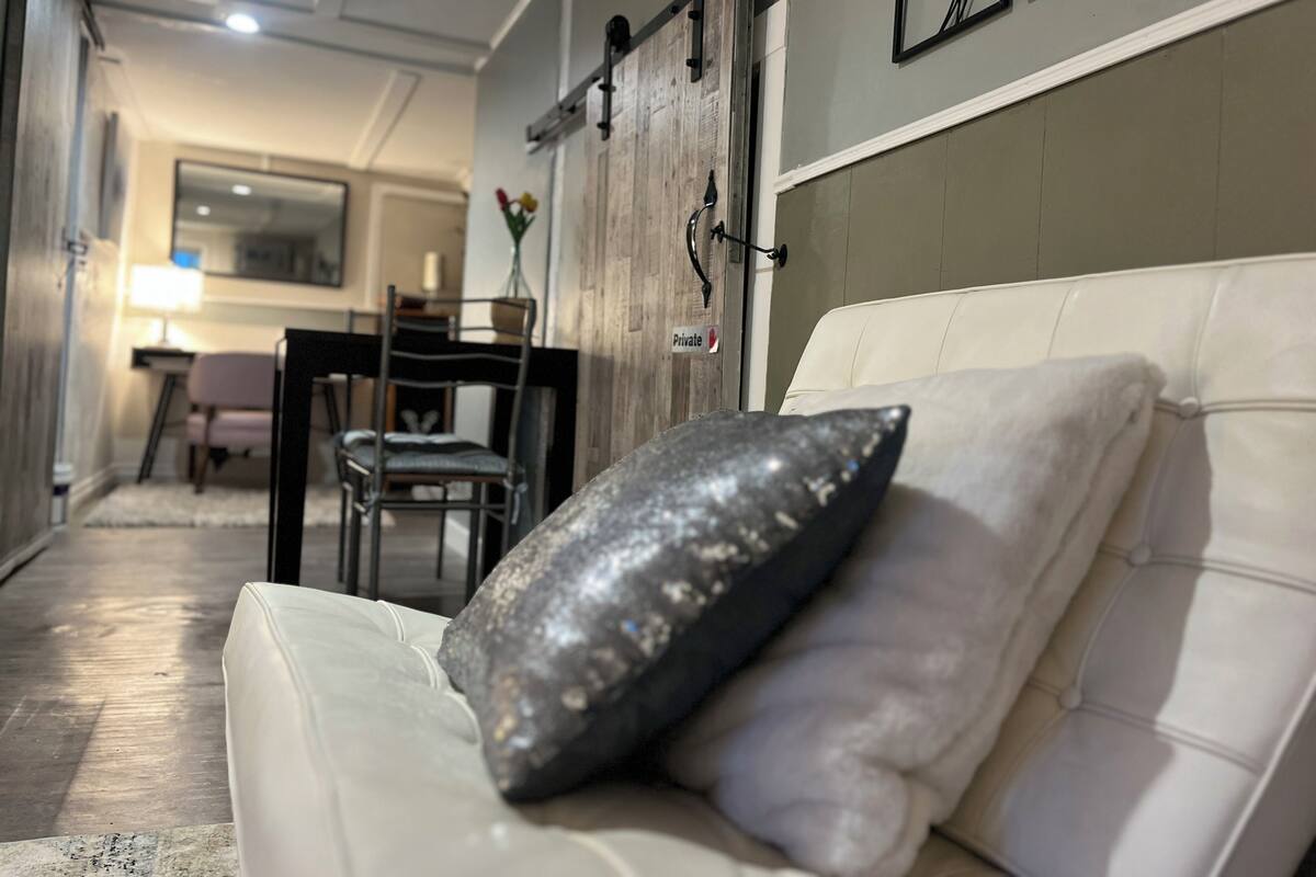 Standard Suite | In-room dining