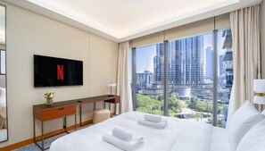 3 bedrooms, desk, iron/ironing board, free WiFi - Premium 3BR in Address Opera (Dubai)