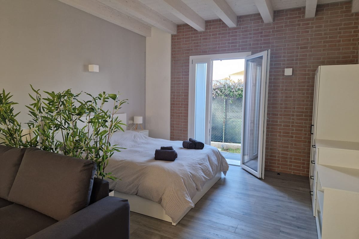 Superior studio, uitzicht op tuin | Luxe beddengoed, donzen dekbedden, bedden met traagschuimmatras