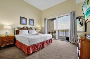 2 bedrooms, desk, iron/ironing board, free WiFi - Living the Disney Dream! | Lake View Luxury Condo (Orlando)