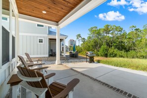 House, Multiple Beds (Bama Breeze at Summer Salt) | Outdoor dining