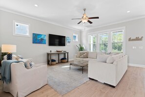 House, Multiple Beds (Bama Breeze at Summer Salt) | Living area
