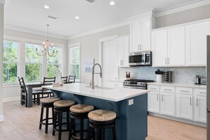 House, Multiple Beds (Bama Breeze at Summer Salt) | Private kitchen