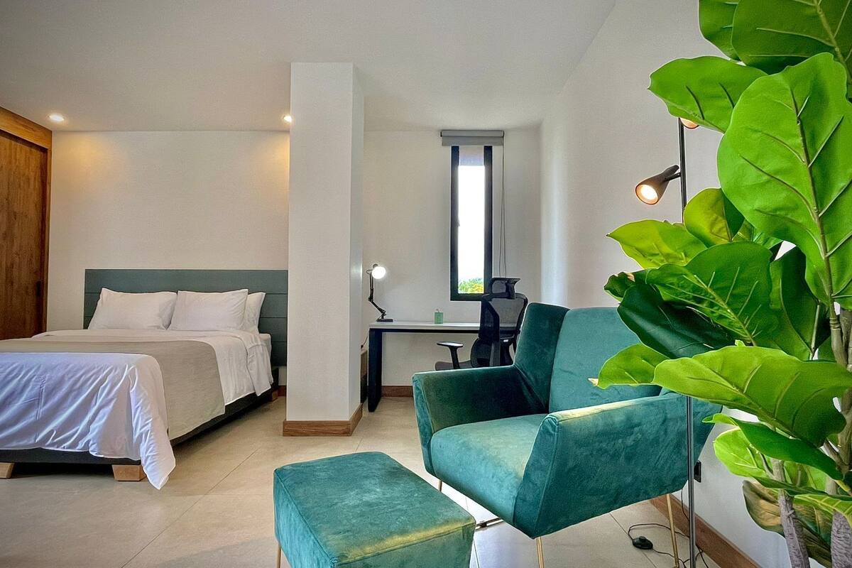 Royal Room | 1 bedroom, down comforters, in-room safe, individually decorated