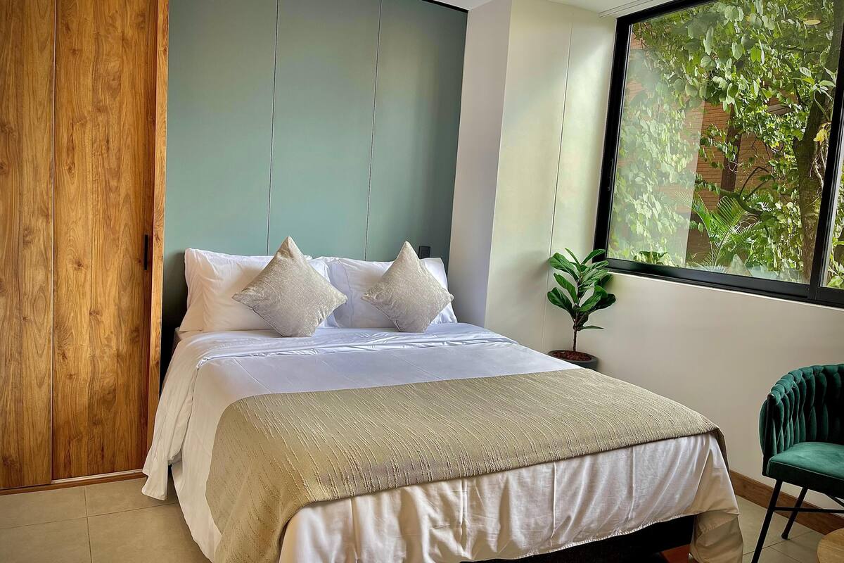 Executive Single Room | 1 bedroom, down comforters, in-room safe, individually decorated