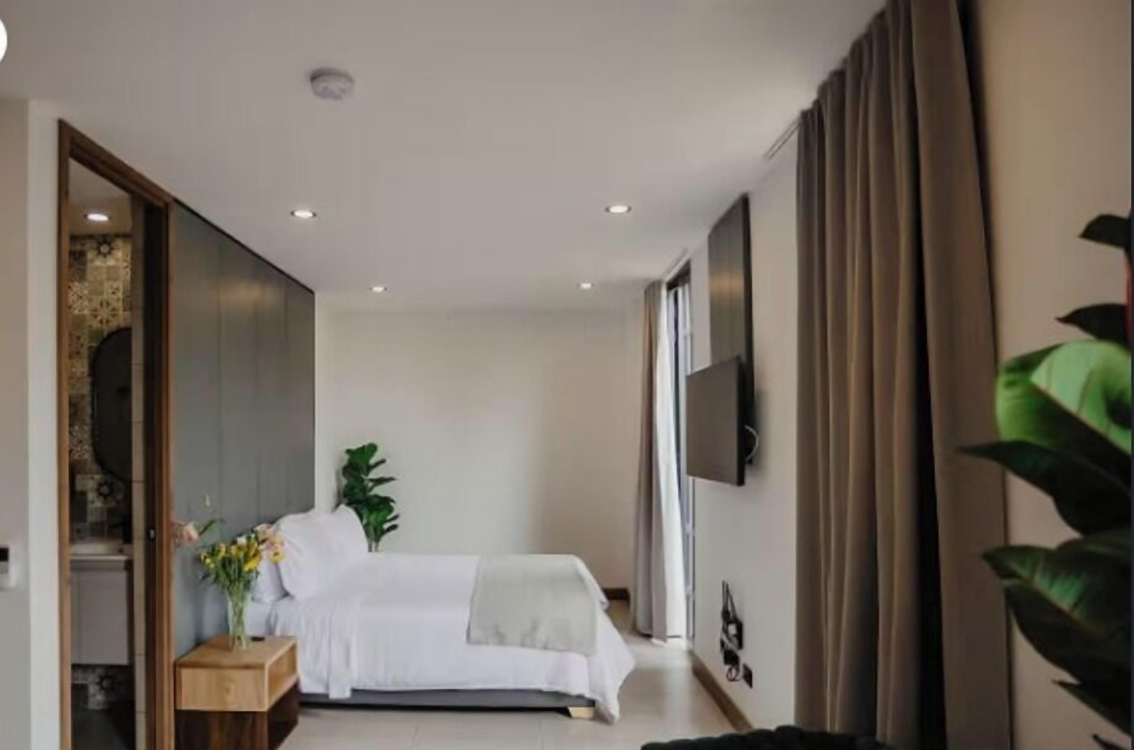 Down comforters, in-room safe, individually decorated