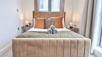 3 bedrooms, desk, iron/ironing board, travel cot