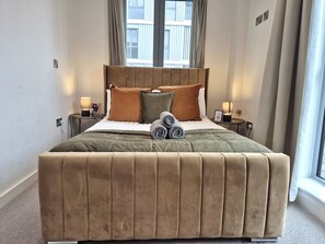 3 Schlafzimmer, Schreibtisch, Bügeleisen/Bügelbrett, Reisekinderbett