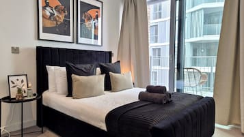 3 bedrooms, desk, iron/ironing board, travel cot