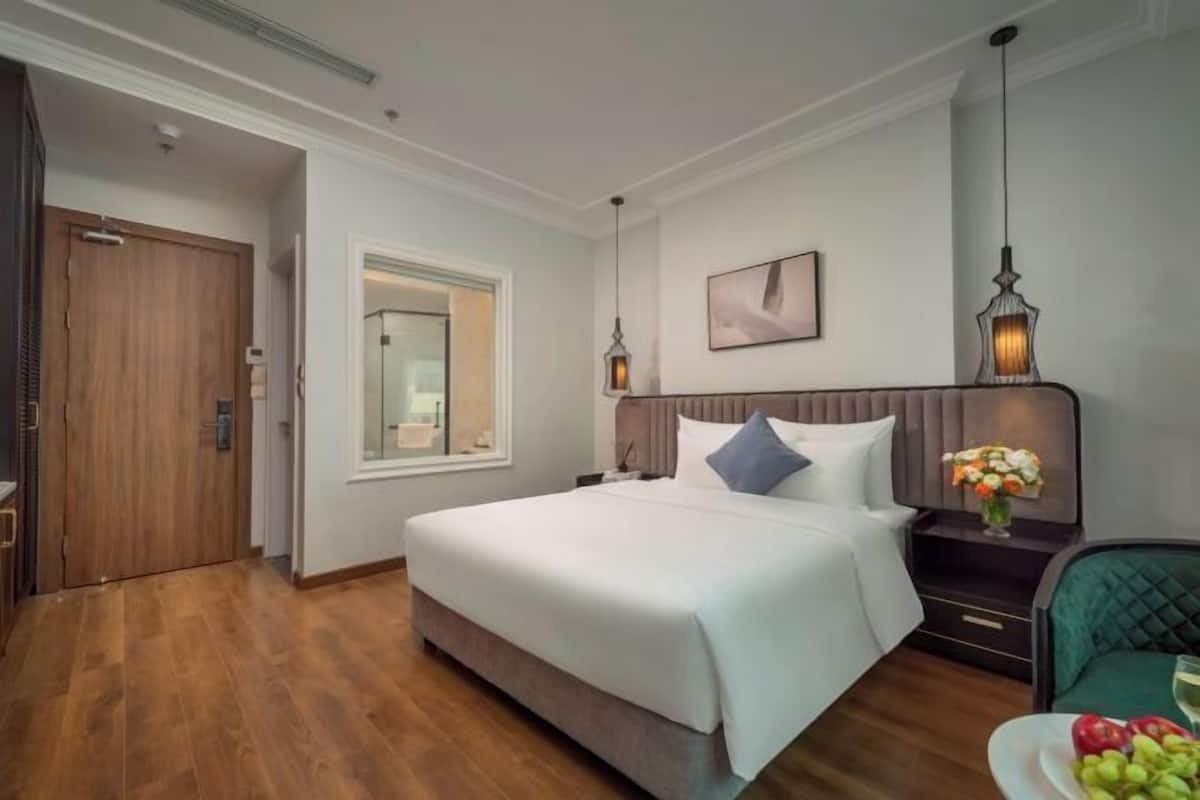 Luxe beddengoed, een minibar, een kluis op de kamer, een bureau