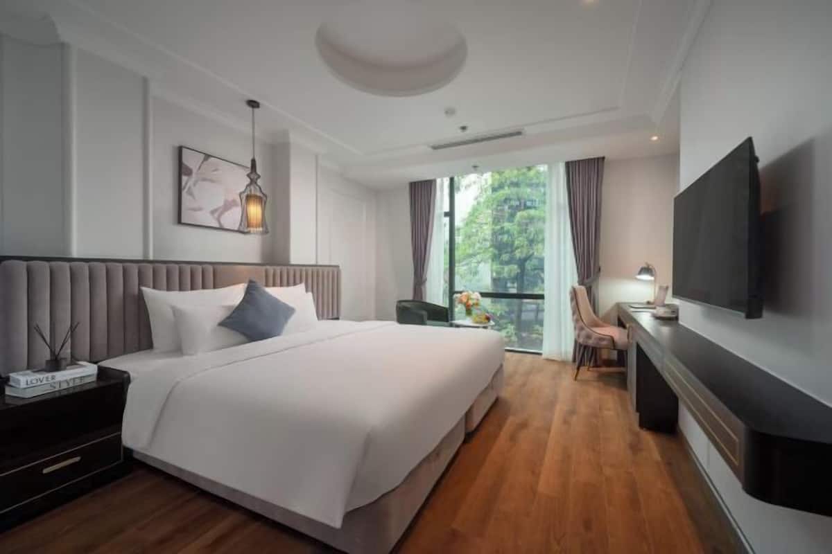 Luxe beddengoed, een minibar, een kluis op de kamer, een bureau
