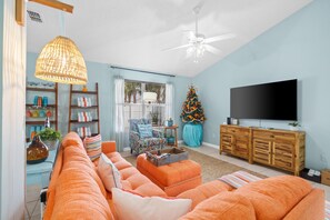 Maison, vue cour intérieure | Coin séjour