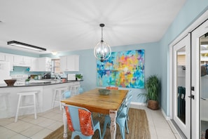 House, Courtyard View | In-room dining - Beach House - Paradise Palace by PHG (Panama City Beach)
