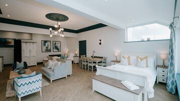 Family Studio Suite | In-room safe, desk, free WiFi