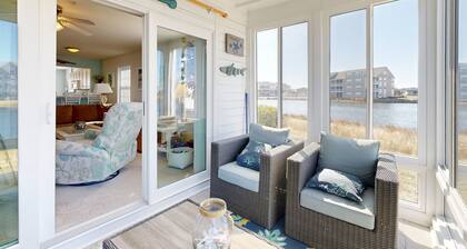 1st-floor Bethany Bay condo with bay views & on-site golf/pool/tennis