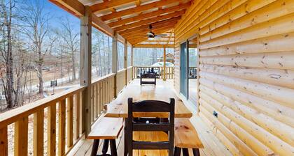 Private 1BR Cabin In Murphy with Mountain Views, Wifi, and Full Kitchen