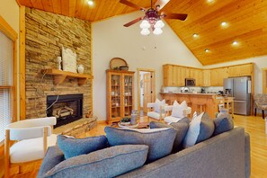 Télévision, cheminée, lecteur de DVD, baby-foot