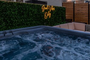 مغطس سبا خارجي