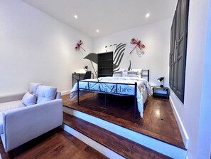 Desk, iron/ironing board, free WiFi - Le Puyravault - Studio in the heart of town (Rochefort)