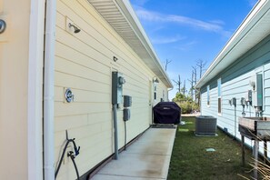 House, Multiple Beds (Floridaze) | Property grounds