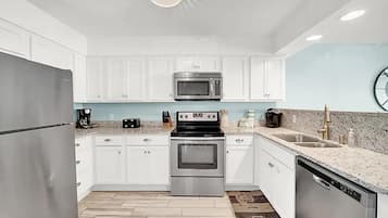 Townhome, Multiple Beds (Costa Vista Townhouse #9) | Private kitchen