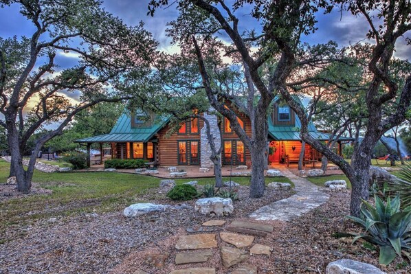 Exterior - Lodge with shared amenities - pool, hot tub, hiking, pickle ball (Dripping Springs)