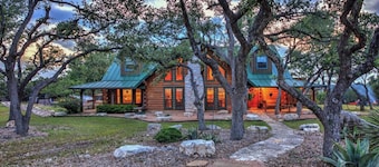 Lodge with shared amenities - pool, hot tub, hiking, pickle ball