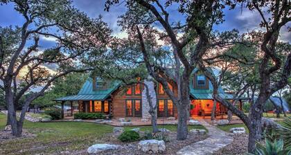 Lodge with shared amenities - pool, hot tub, hiking, pickle ball