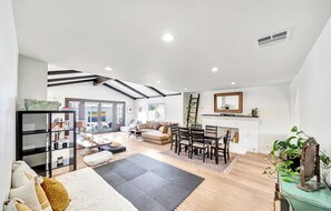 Boeken en een computerscherm