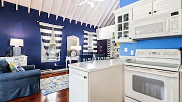 House, Multiple Beds, Kitchen, Garden View (Captain's Cottage) | Private kitchen | Fridge, microwave, oven, stovetop
