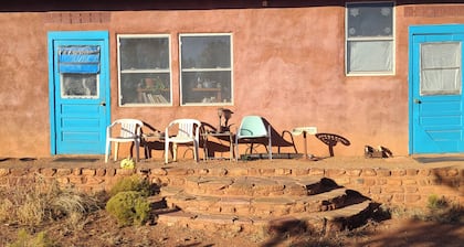 Tranquil 1-bedroom small cabin. Jemez Valley with hot springs, hikes, nite skies