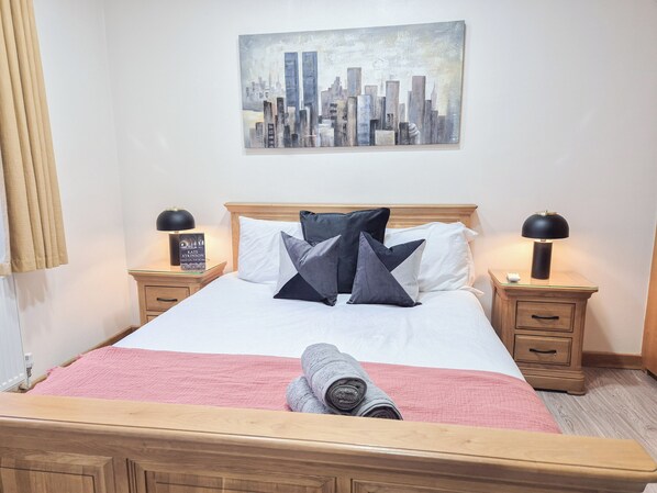 4 bedrooms, desk, iron/ironing board, travel crib