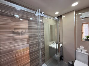Articles de toilette écologiques, sèche-cheveux, bidet