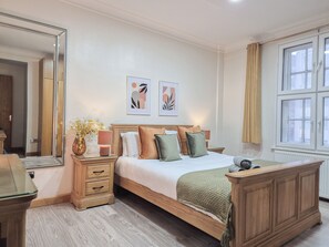 4 Schlafzimmer, Schreibtisch, Bügeleisen/Bügelbrett, Reisekinderbett