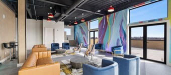 Upscale Views 2br•Free Parkn, Walk 2 Train, 2bath