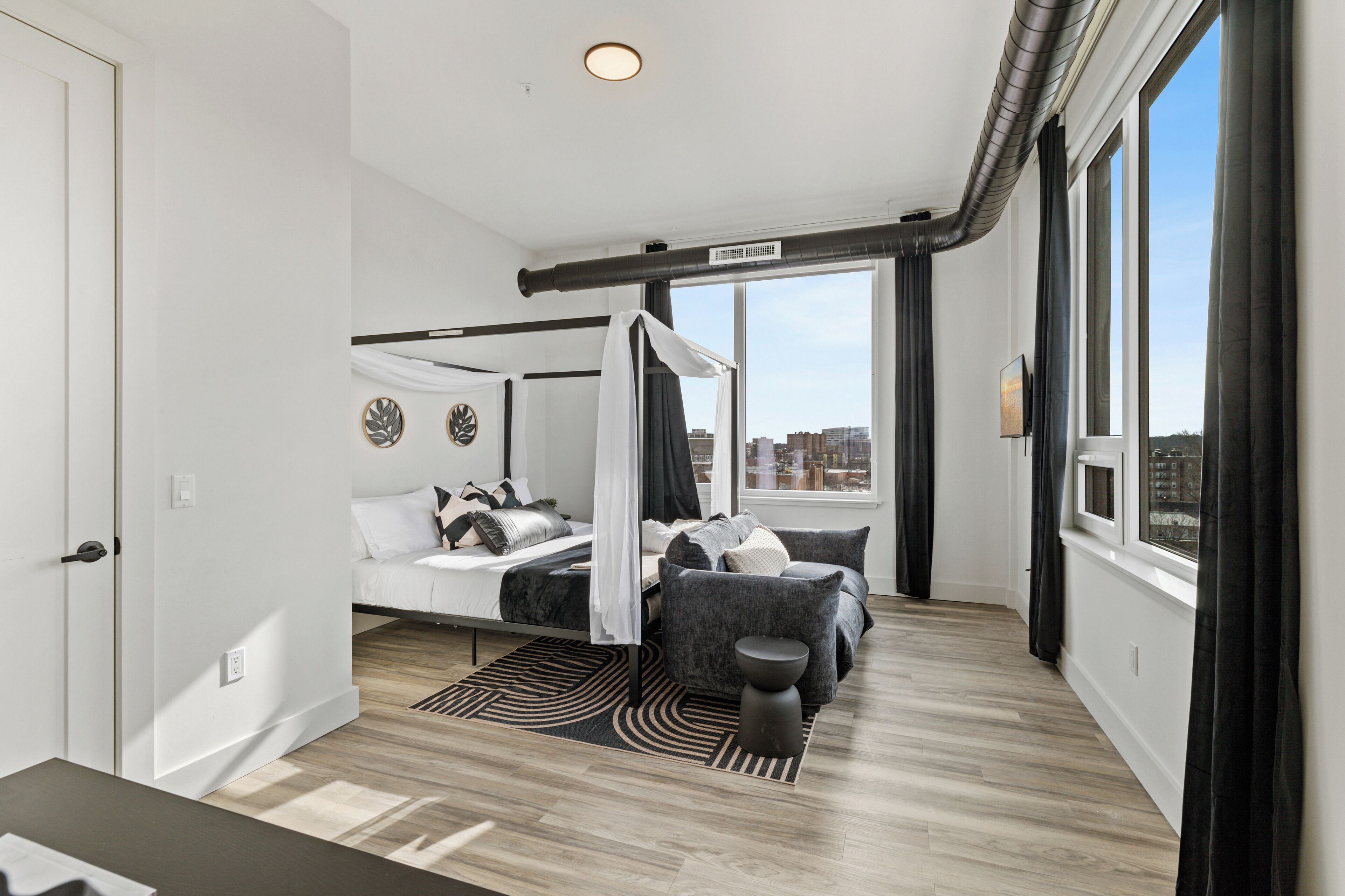 2 habitaciones, tabla de planchar con plancha, wifi y ropa de cama 