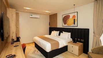 In-room safe, desk, laptop workspace, blackout curtains
