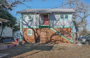 Exterior - Hummingbird Hill
Charming, centrally located 1-bedroom apartment in Kerrville (Kerrville)