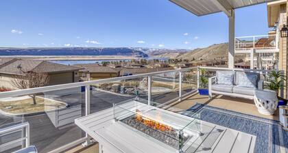 Riverview Townhome, w/ access to hot tub, pools, golf, boat launch & more!