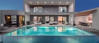 Modern villa with infinity pool, playing field and free e-charging station