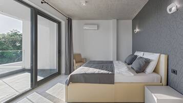 5 bedrooms, in-room safe, iron/ironing board, travel crib