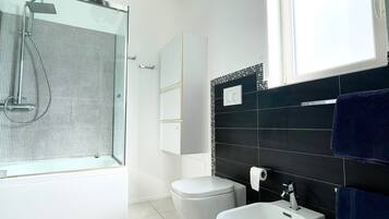Luxury-Apartment, Meerblick | Badezimmer