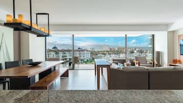 Condo Deluxe, vista a la marina | Área de sala de estar