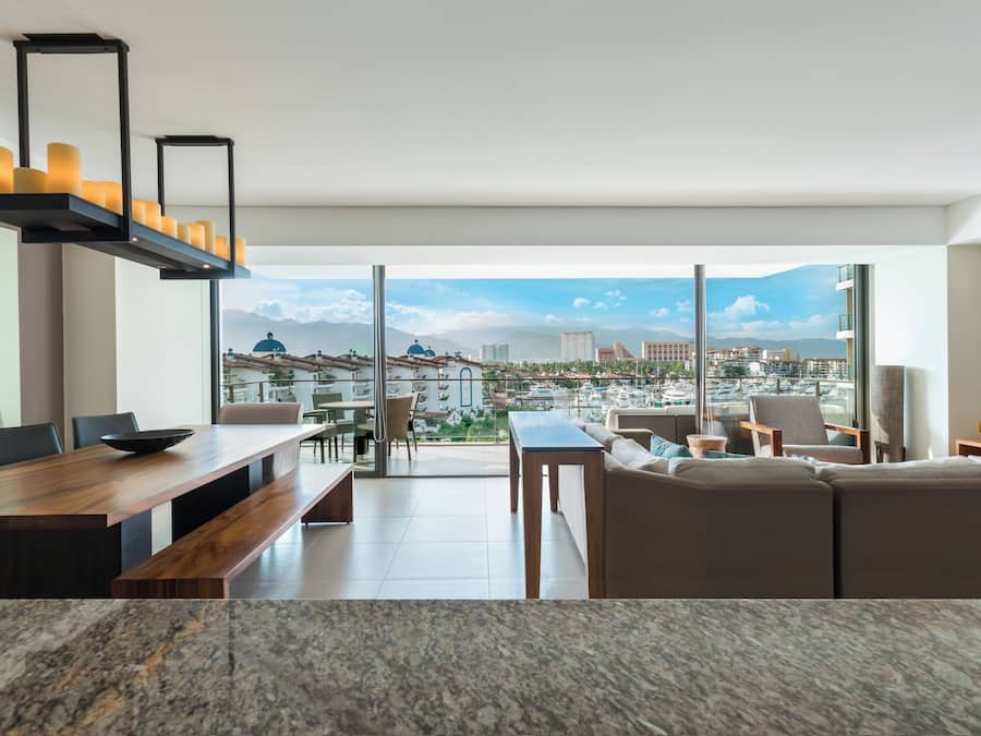 Condo luxo, 2 quartos, vista para a marina | Área de estar