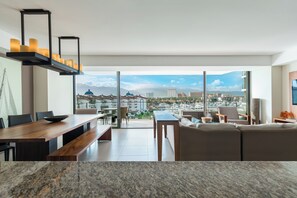 Deluxe Condo, 2 Bedrooms, Marina View | Living area