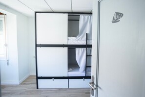 Dormitori compartit superior, només per a dones