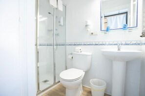 Superior Shared Dormitory, Women only | Bathroom | Free toiletries, towels, soap, shampoo - HOTEL NAUTICO (Vigo)