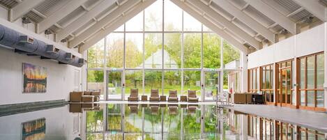 Innenpool, beheizter Pool