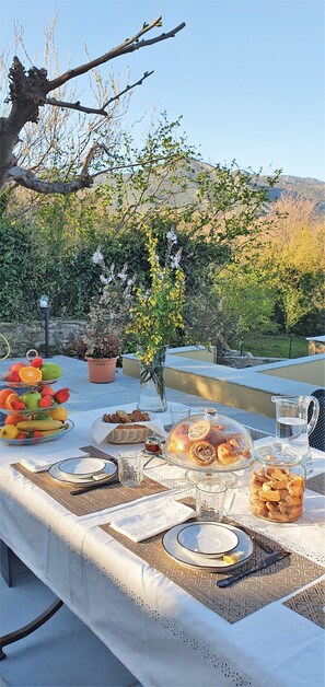 Sarapan Eropah setiap hari (EUR 14 seorang) 