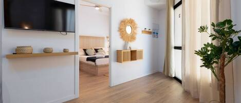 1 室のベッドルーム、デスク、アイロン / アイロン台、WiFi (無料)